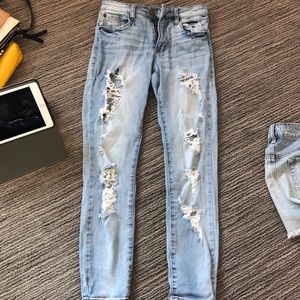 🦋 distressed blue jeans